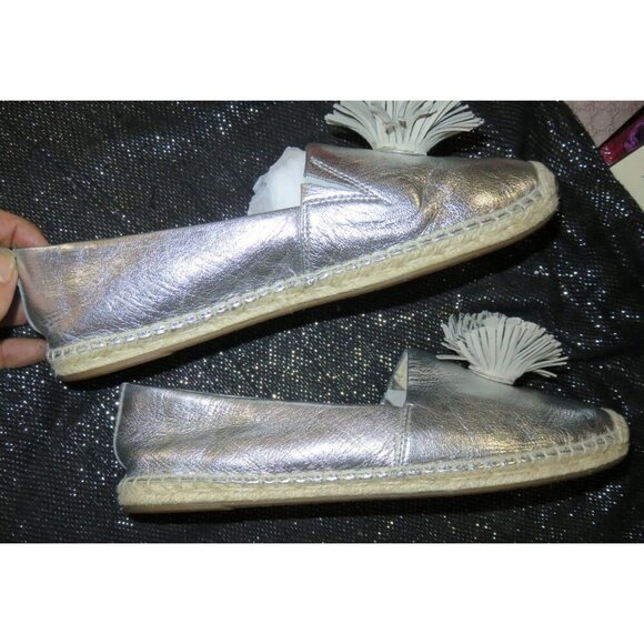 MICHAEL KORS LOLITA Silver Metallic Leather Pom Pom Espadrilles size 9.5 Slip On - Picture 6 of 12